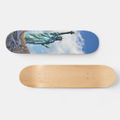 Patineta Estatua De La Libertad Con Cielo Nublado スケートボード (横)