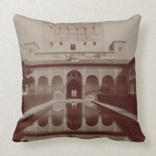 Patio de los Arrayanes、アルハンブラ、c.1875-80 (セピア色 クッション