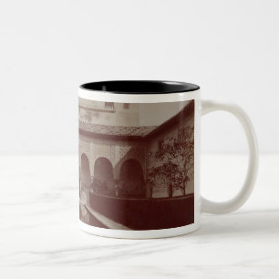 Patio de los Arrayanes、アルハンブラ、c.1875-80 (セピア色 ツートーンマグカップ