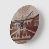 Patio de los Arrayanes、アルハンブラ、c.1875-80 (セピア色 ラウンド壁時計 (傾斜)