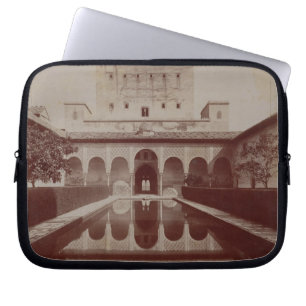 Patio de los Arrayanes、アルハンブラ、c.1875-80 (セピア色 ラップトップスリーブ