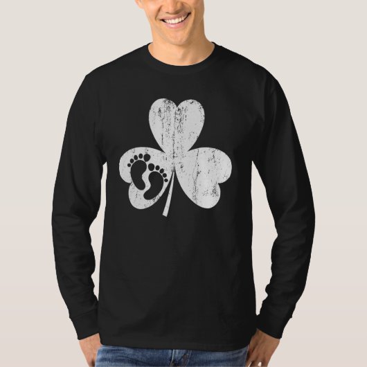 Patrick Labor And Delivery Nurse St. Patrick's Day Tシャツ (正面)