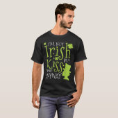 Patrick's Day I'm Not Irish But Kiss Me Anyway  Tシャツ (正面フル)