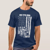 Patriotic 4th of July Tractor Trailer & US Flag Tシャツ (正面)