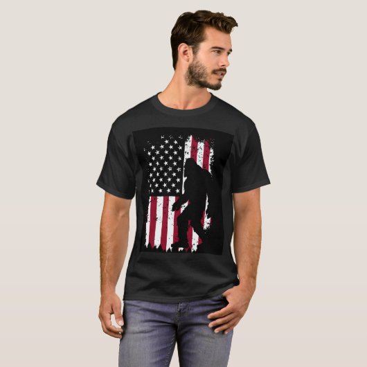 Patriotic Bigfoot American Flag Tシャツ (正面フル)