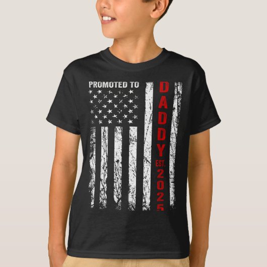 Patriotic Dad Promoted To Daddy Est 2025 New Dad 2 Tシャツ (正面)