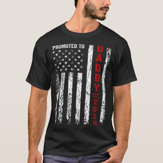 Patriotic Dad Promoted To Daddy Est 2025 New Dad 2 Tシャツ (正面)