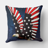 Patriotic Eagle Pillow – Bold American Spirit Unde クッション (裏面)