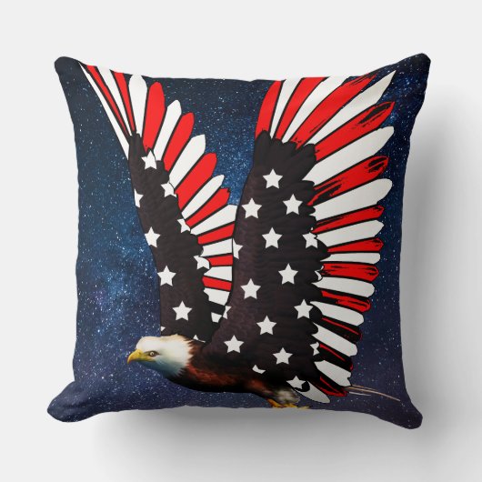 Patriotic Eagle Pillow – Bold American Spirit Unde クッション (正面)