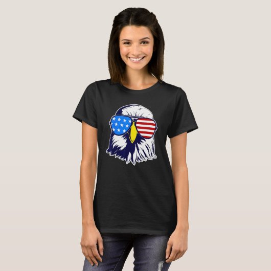 Patriotic Eagle with Sunglasses Fourth Of July Men Tシャツ (正面フル)
