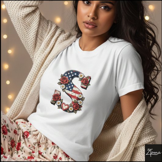 Patriotic Floral Letter S Wreath Design Tシャツ
