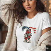 Patriotic Floral Letter T Wreath Design Tシャツ