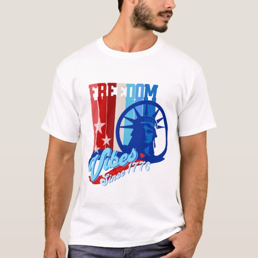 Patriotic Freedom Vibes USA T-Shirt Tシャツ (正面)