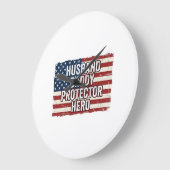 Patriotic Husband Daddy Protector Hero Flag Shirt  ラージ壁時計 (傾斜)