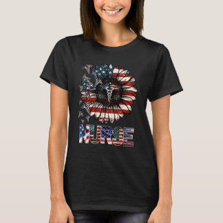 Patriotic Nurse 4th Of July American Flag Sunflowe Tシャツ