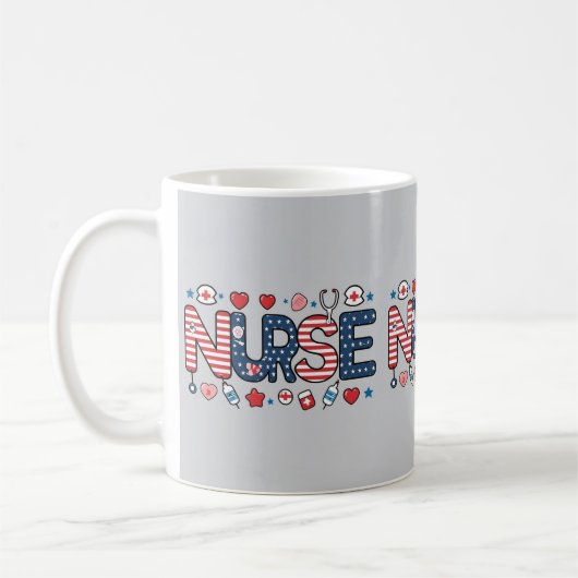 Patriotic Nurse Mug – USA Flag Medical Design コーヒーマグカップ (左)