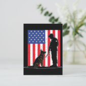 Patriotic Soldier Holding US Flag Postcard シーズンポストカード (スタンド正面)