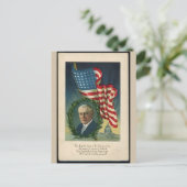 Patriotic Soldier Holding US Flag Postcard シーズンポストカード (スタンド正面)