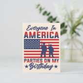 Patriotic Soldier Holding US Flag Postcard シーズンポストカード (スタンド正面)