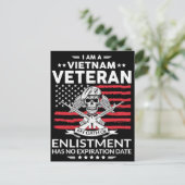 Patriotic Soldier Holding US Flag Postcard シーズンポストカード (スタンド正面)