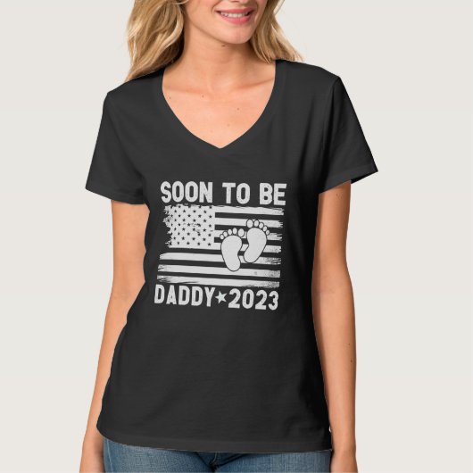 Patriotic Soon to be Daddy 2023 expecting First Ti Tシャツ (正面)