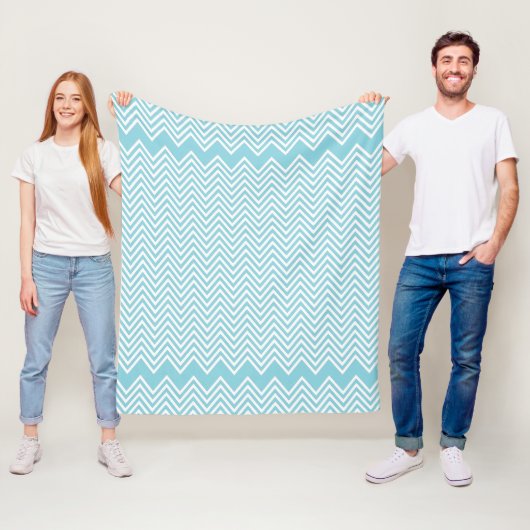 PATTERNモダン geometric chevron soft baby blue フリースブランケット (インサイチュ)