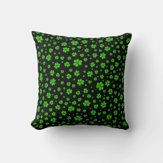 Pattern of green shamrocks on black background クッション (正面)