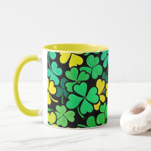Pattern St. Patrick's Day Clovers マグカップ (ドーナツ)