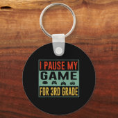 Pause My Game For 3rd Grade Student Ck To School T キーホルダー (正面)