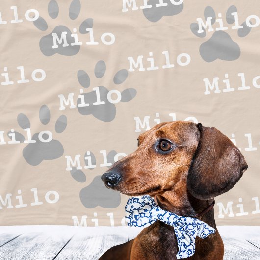 Pawはクリームドッグパーソナライズされた名を印刷 フリースブランケット