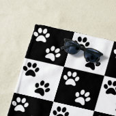 Paw印刷の黒と白のチェックパターン（名前） ビーチタオル (インサイチュ)