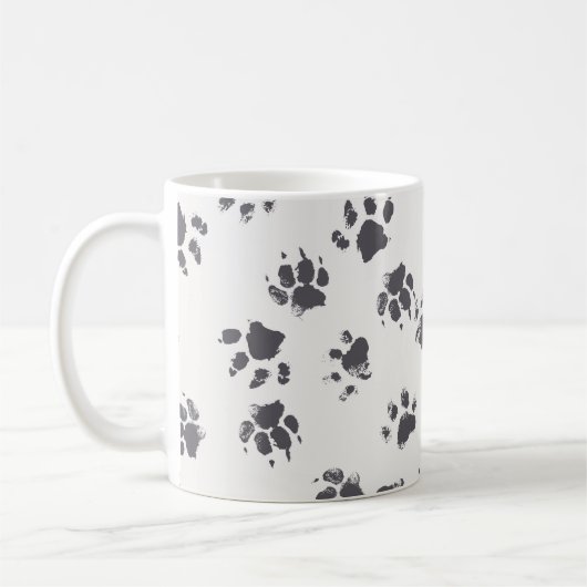 Paw足跡：犬のモノクロシームレス。 コーヒーマグカップ (左)