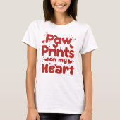 Paw Prints on My Heart Cute Dog Lover Design Tシャツ (正面)