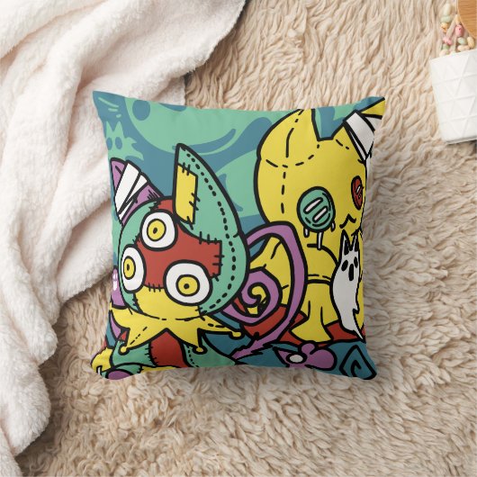 Paw-sitively Frightful | Monstrous Cats Halloween  クッション (ブランケット)