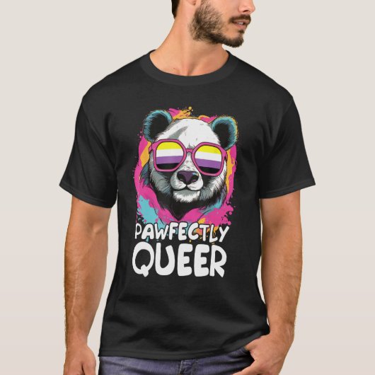 Pawfectly Queer  Panda With Sunglasses Non Binary  Tシャツ (正面)