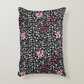 PawsプリントパターンNS 01b。黒BG アクセントクッション (正面(垂直))