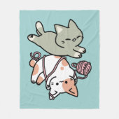 Paws and Play – Adorable Cat Illustration フリースブランケット (正面)