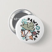 Paws and Play – Adorable Cat Illustration 缶バッジ (正面&裏面)
