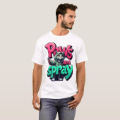 Paws and Spray - Urban Graffiti Cat通り・アート Tシャツ (正面フル)
