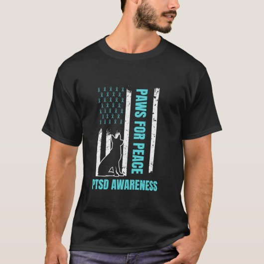 Paws of Peace PTSDサービス犬のオーナー米国退役軍人L Tシャツ (正面)