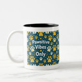 Pawsitive Vibes Only Dog Paw Print Coffee Mug ツートーンマグカップ (左)