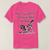 Pawsome Serenityあなたが必要とするすべては犬と湖 Tシャツ (デザイン正面)