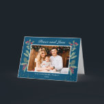 Peace and Love Winter Blueクリスマスベリー写真 シーズンカード<br><div class="desc">あなたの挨拶のメッセージをハイライトするために小さな金ゴールド紙吹雪と水色フローラと果実を特徴とするこのミスタントー植物写真カードであなたのクリスマスの願い/メッセージを送信しなさい。(1)更なるカスタマイズのためクリックは、「更にカスタマイズ」のリンクを使用し、このテンプレートを変更するために当社のデザインツールを使用する。(2)厚もしい紙/マット仕上げを選択する場合は、マット紙タイプを選択することを検討する。(3)もし必要な救済も合品も欲しい連絡ので。</div>