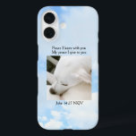 Peace Bible Verse One Photo Soft Blue Sky iPhone 16ケース<br><div class="desc">この美しい電話のケースはバイブルの詩と空の背景の写真とオリーブの写真、かわいいラブラドールミックスを備えている。写真と文字はカスタマイズ可能。</div>