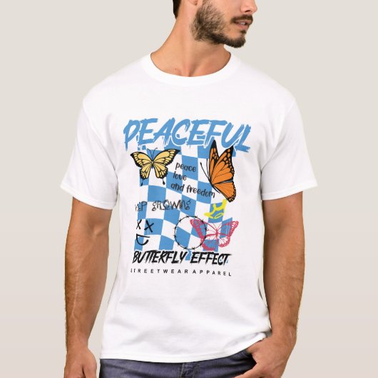 Peace ButterflyエフェクトTシャツ – Serenity in Mo Tシャツ (正面)