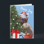 Peace Joy Sloth Christmas Sloth in Santa Hat Card シーズンカード<br><div class="desc">クリスマスグリーティングカード。サンタ帽をかぶった可愛らしく愛らしいナマケモノがのまわりにクリスマスの木飾を覗き見る。Peace,  Joy,  Sloth文字のカバーと中のリラックス休日のメッセージ。画像包まれたの下部にクリスマスプレゼント。アート、画像、詩の著作権© Shoaff Ballanger Studios,  2023.</div>
