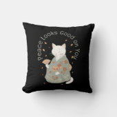Peace Looks Good on You - Kimono Clad Cat クッション (正面)