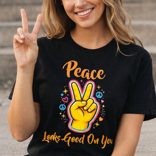 Peace Looks Good on You – Positive Vibes Graphic Tシャツ