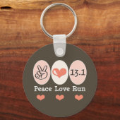 Peace Love 13.1 走ハーフマラソンキーチェーン キーホルダー (正面)