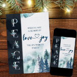 PEACE Love and Joy Winter Forest Christmas シーズンカード<br><div class="desc">クリスマスのカードで平和の愛と喜びの季節を友人や家族にパーソナライズされた祈ること。冬のスタイリッシュ森とエレガントタイポグラフィと水の色のデザイン。愛と喜びが愛のハートとリンクされている間、PEACEは、松、モミの木や果実のスリで飾られている。テンプレートは、あいさつ文と名前を編集できるように設定されている。</div>